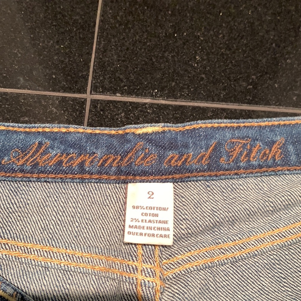 Low-cut shorts - Picture 5 of 8